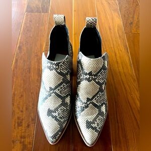 Dolce Vita Sonni Bootie / Size 6 / Snake Skin Print / Gently Used